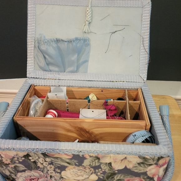 Vintage Sewing Basket With Padded Blue Floral Fabric Woven Handle w/ Supplies - Picture 7 of 12